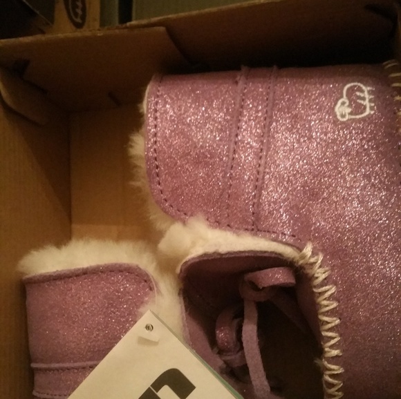 LAMO Shimmer Sherpa-Lined Bootie. - Picture 3 of 8